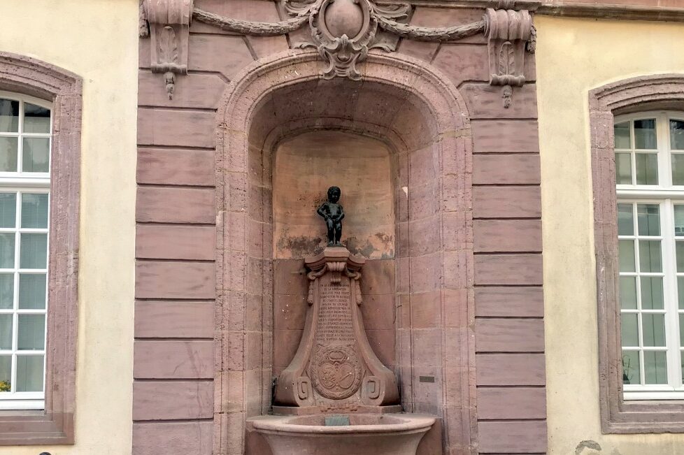 Statue-du-Manneken-Pis-Colmar
