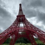 Une tour Eiffel de 31 mètres construite par un habitant du Haut-Rhin impressionne la vallée de Lièpv...